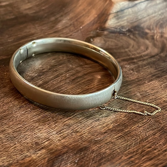 Vintage Brushed Gold Plated Hinged Bangle Bracelet with safety chain - Picture 3 of 3